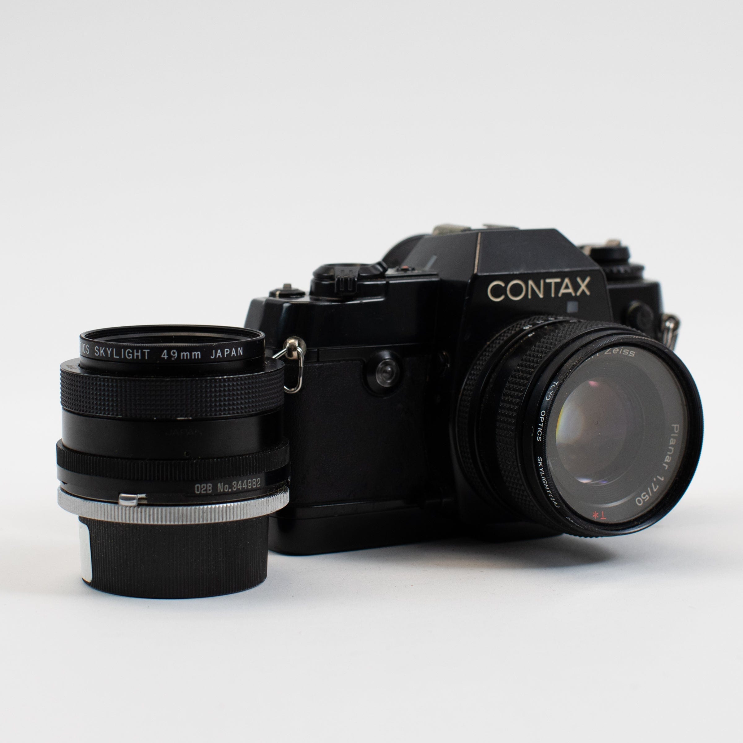 Contax 137 MD Quartz 35mm SLR with 50mm Zeiss Planar T* f