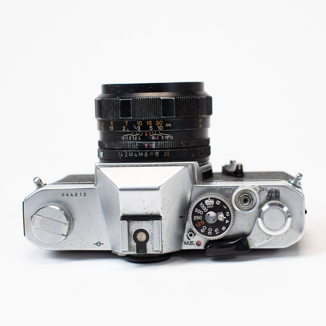 Konica Autoreflex T3 with 57mm f/1.4 Hexanon