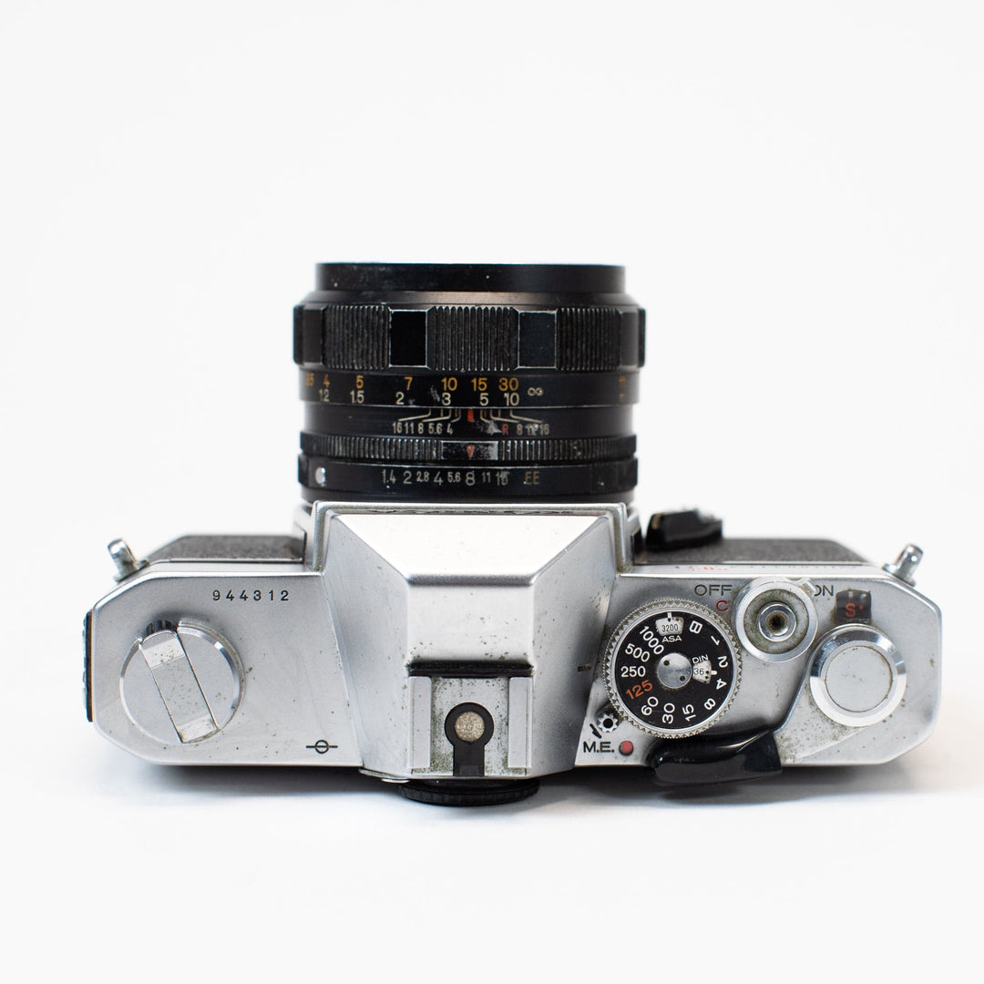 Konica Autoreflex T3 with 57mm f/1.4 Hexanon