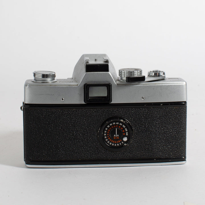 Minolta SRT101 with a Rokkor-X 50mm f/1.7 MD Lens