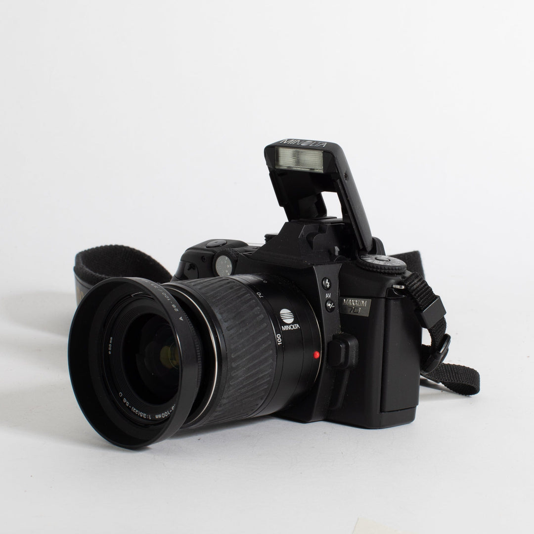 Minolta Maxxum 70 with 28-100mm zoom lens