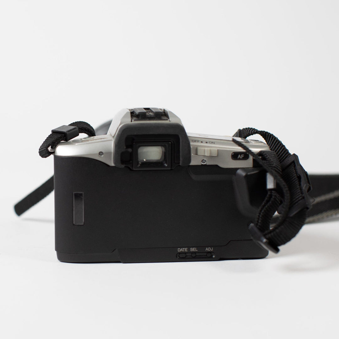 Minolta Maxxum 3 w/ 28-80mm lens