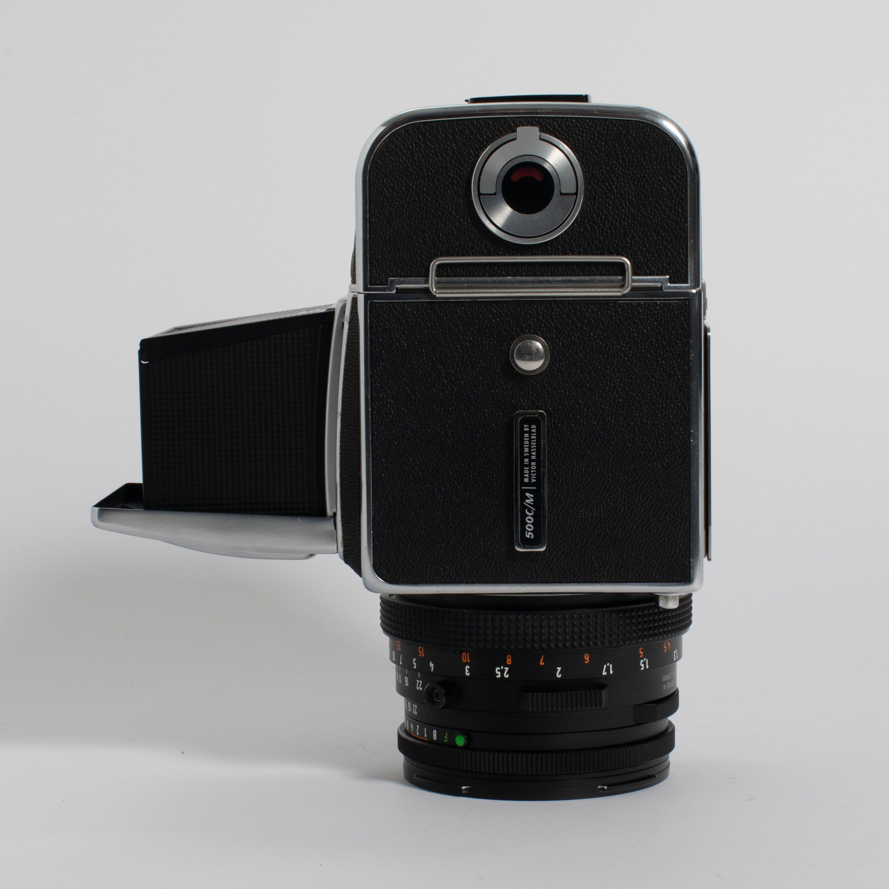 フィルムカメラ Hasselblad 500C/M + Carl Zeiss 80mm 2.8 Hasselblad 500C with Zeiss Planar T* 80mm f/2.8 - MINT – Film