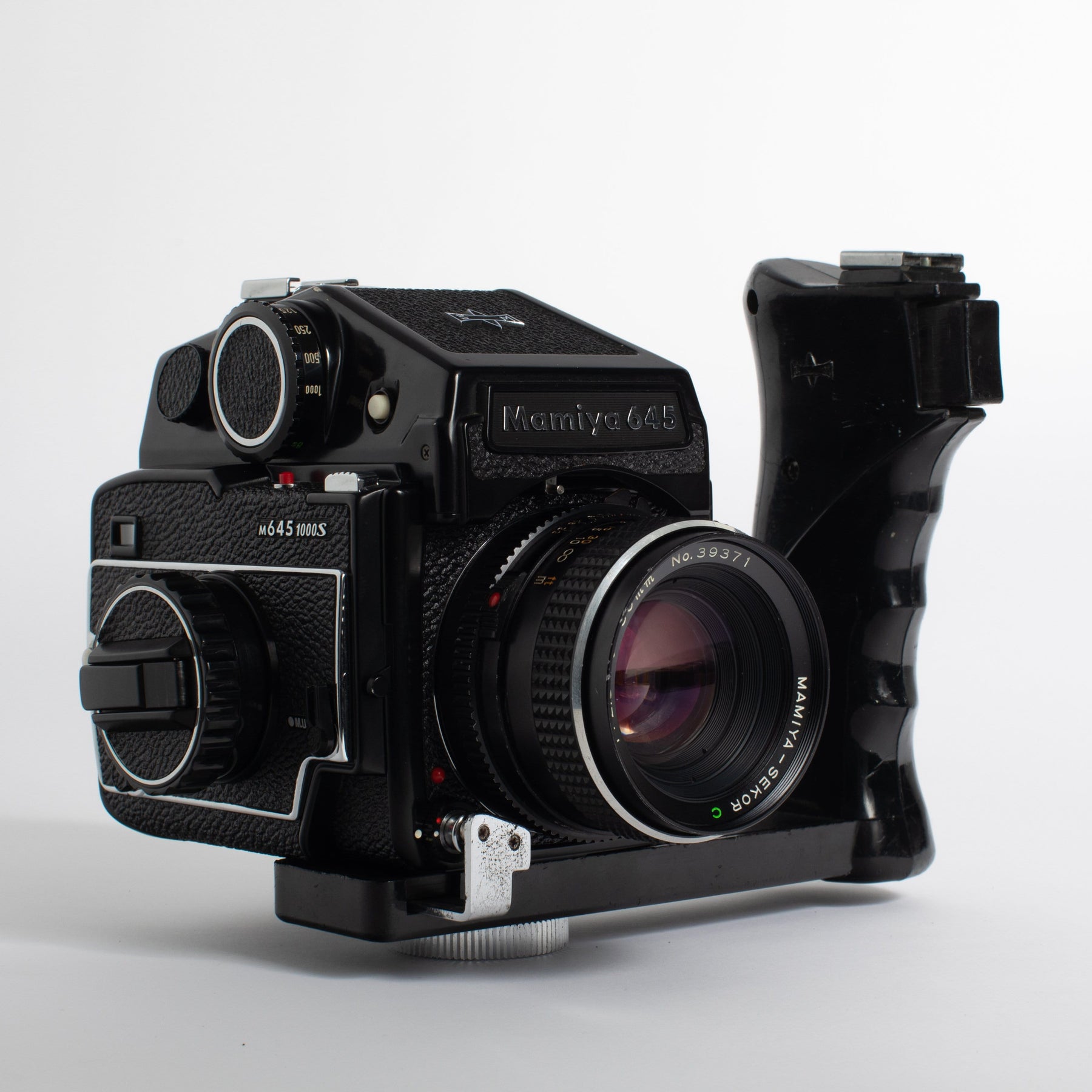 Mamiya M 645 1000S with 80mm f/2.8 Lens and Grip – Film Supply 