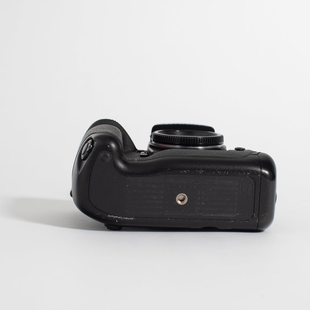 Nikon F5 Professional 35mm Camera (Body Only)