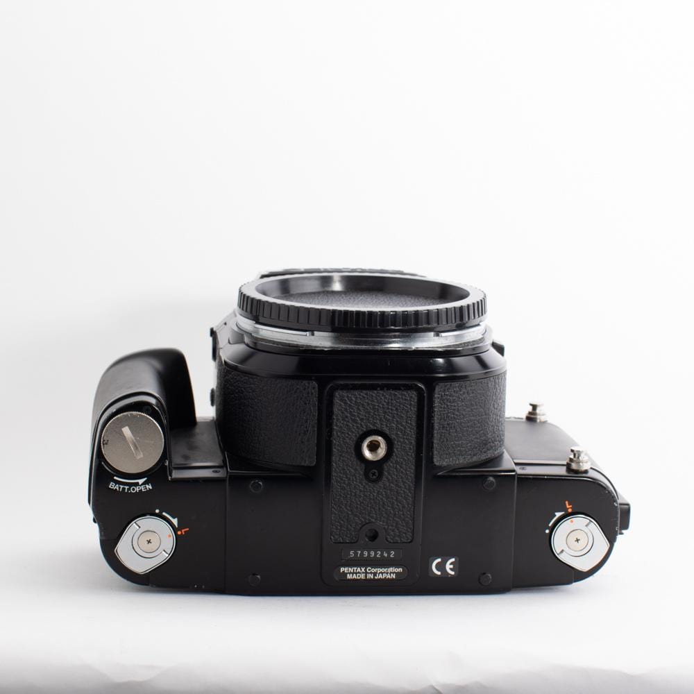 Pentax 67II + Prisme AE + 105mm f2.4 - État Near Mint Pentax 67II + Prisme AE + 105mm f2.4 - État Near Mint